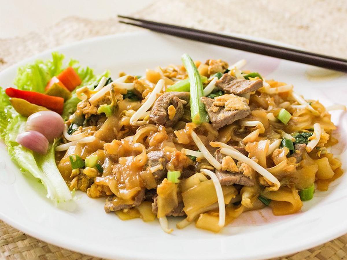 Kwetiau Goreng Sapi - Stir Fried Beef and Flat Rice Noodles