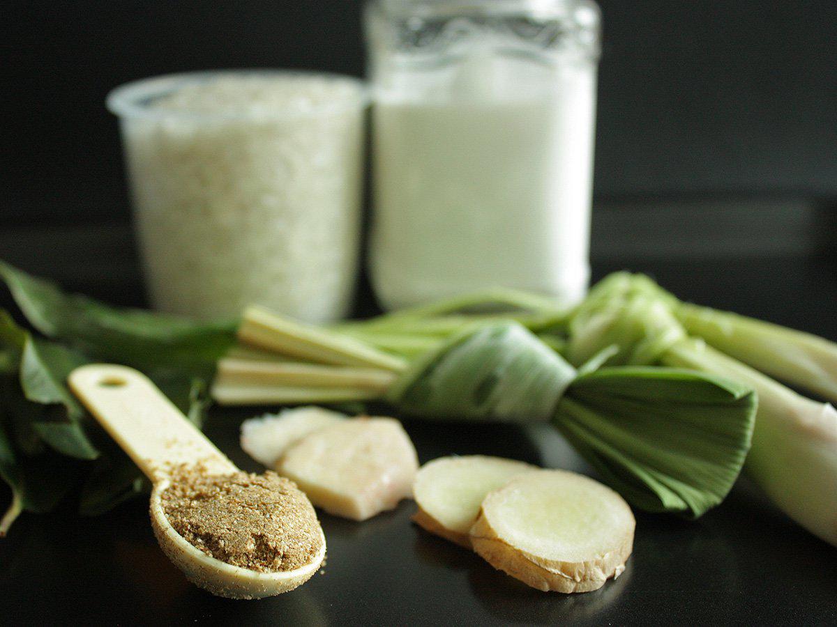 Ingredients: rice, coconut milk, lemongrass, pandan, ginger, galangal, Indonesian bay leaves, and coriander powder