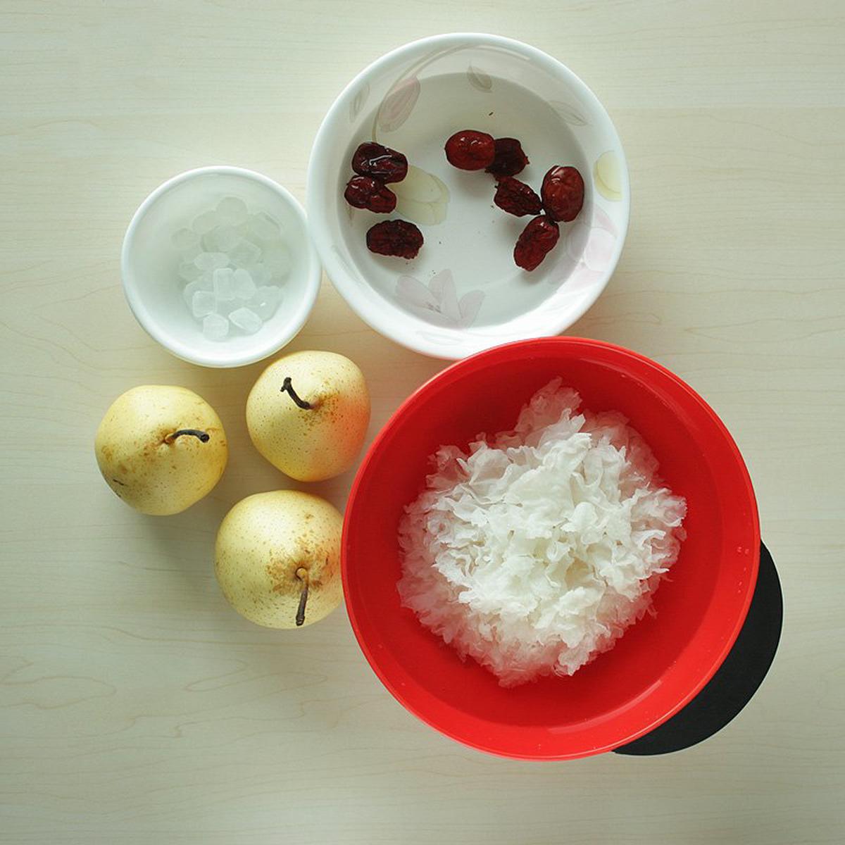 Ingredients: snow fungus, Ya Li pears, red dates, and rock sugar