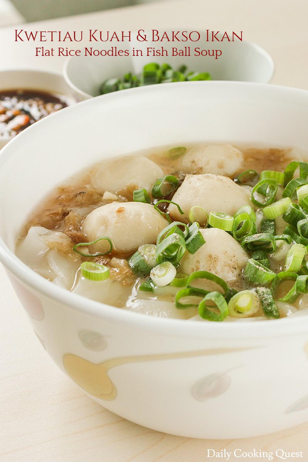 Kwetiau Kuah dan Bakso Ikan - Flat Rice Noodles in Fish Ball Soup ...