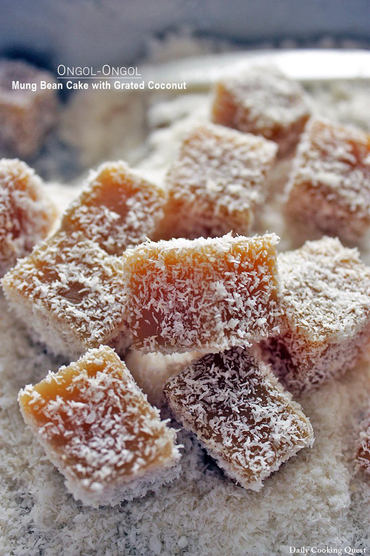 Ongol-Ongol Hunkwe - Mung Bean Cake with Grated Coconut