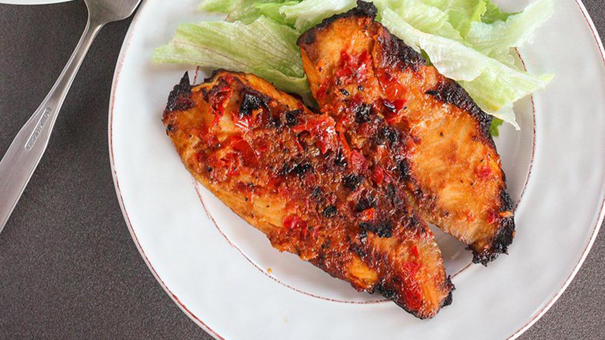 Lezatnya ikan rica-rica khas Manado dengan bumbu pedas 