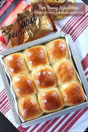 Roti Pisang Keju Coklat - Chocolate, Cheese, and Banana Bread Rolls