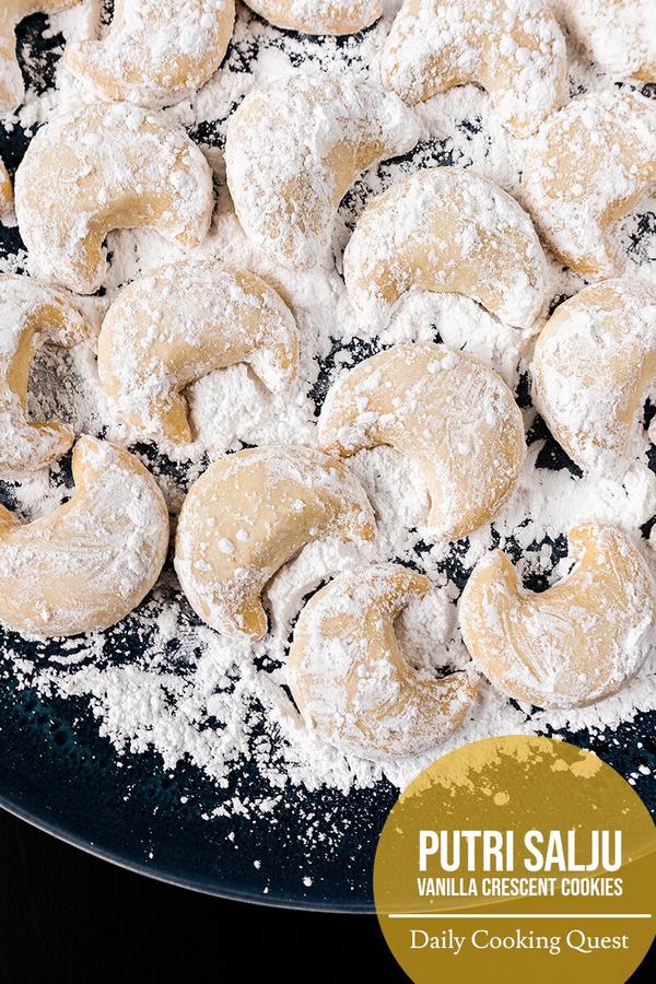 Putri Salju - Vanilla Crescent Cookies