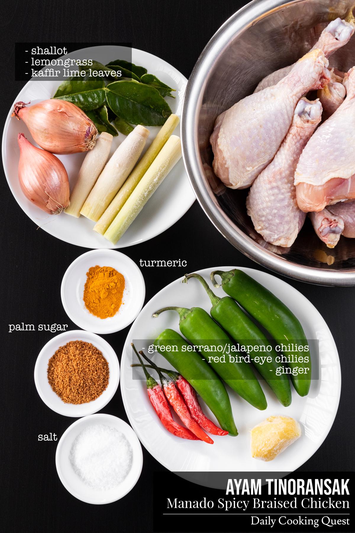 Bahan-bahan Ayam Tinoransak: paha ayam, serai, daun jeruk purut, kunyit, bawang merah, cabai serrano/jalapeno, cabai rawit, jahe, garam, dan gula jawa.